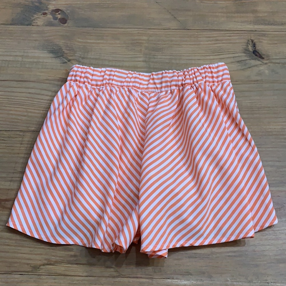 Habitual Ruffle Shorts - Picture 2 of 4